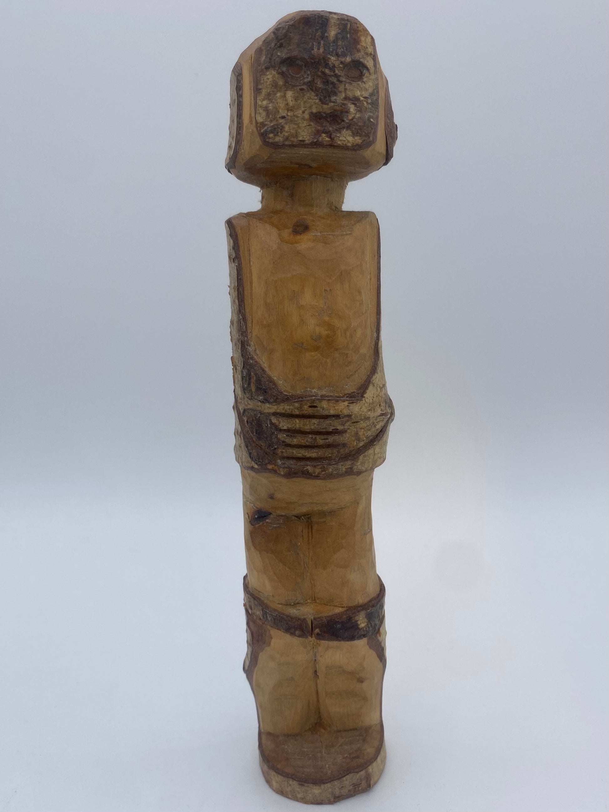 Håndskåren skandinavisk Maske mand pinde-figur. Slut 20. Århundrede