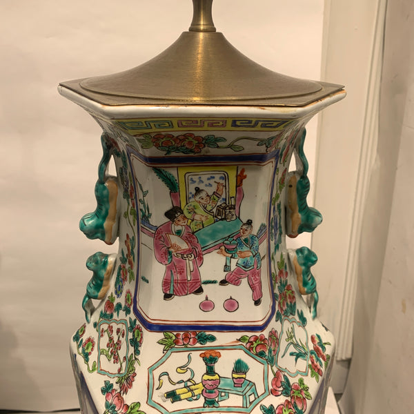 Ældre store kinesiske Guangzhou porcelæns gulvlamper.