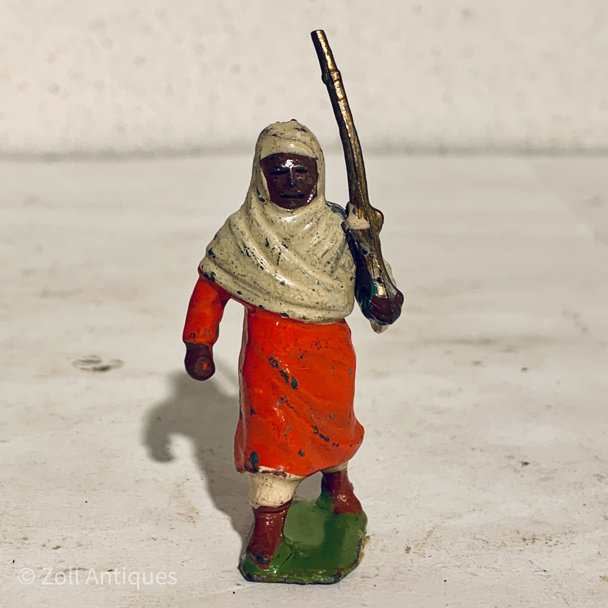 Antique Britains Deetail tin soldier, Arab soldier, from the early 1900s.