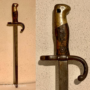 Antik fransk M1878 bajonet.