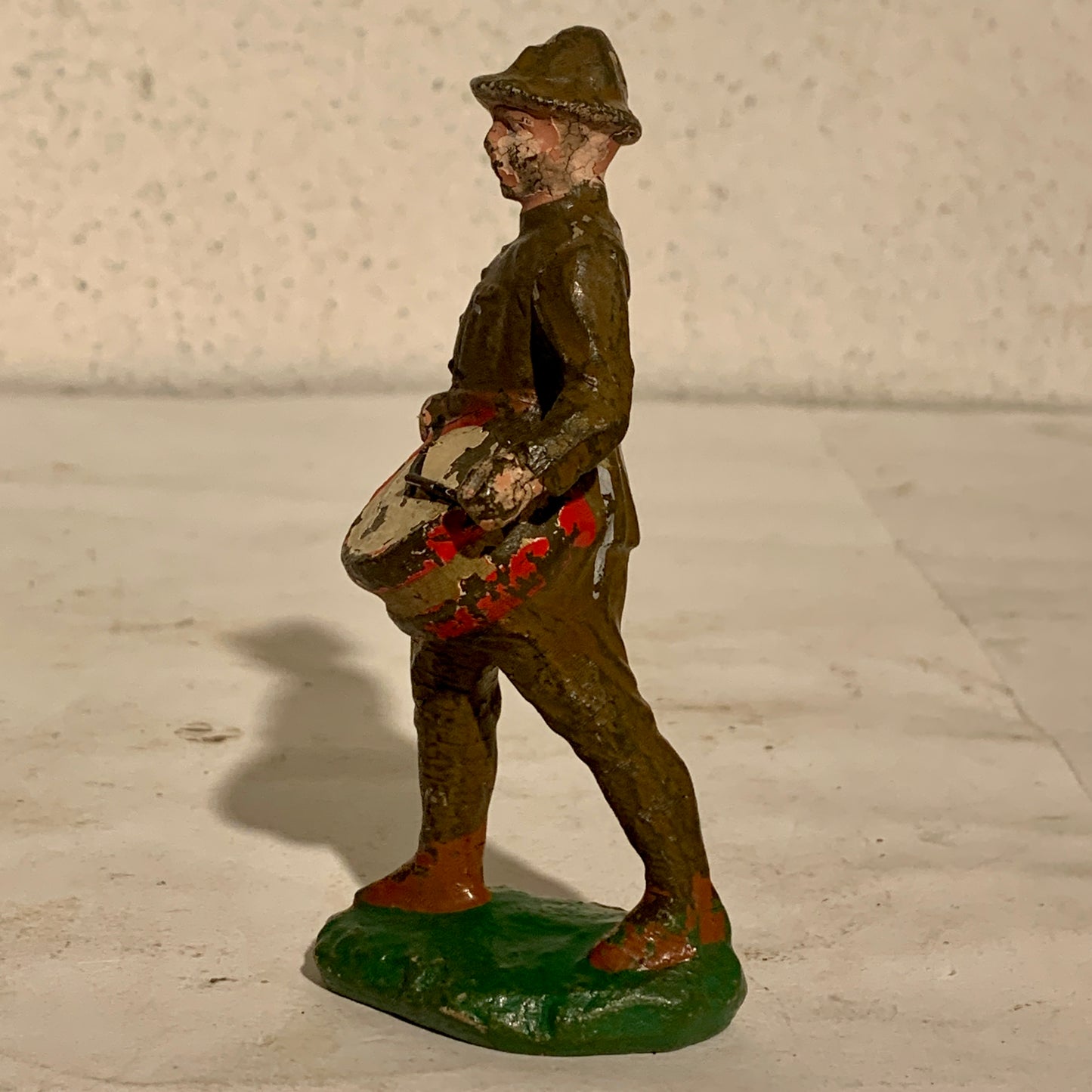 Trico, Large soldier, musician with drum. 10cm series, from Japan.