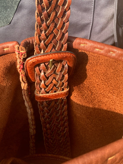 Håndsyet bøffel læder skuldertaske, Kim Zoll Designs.