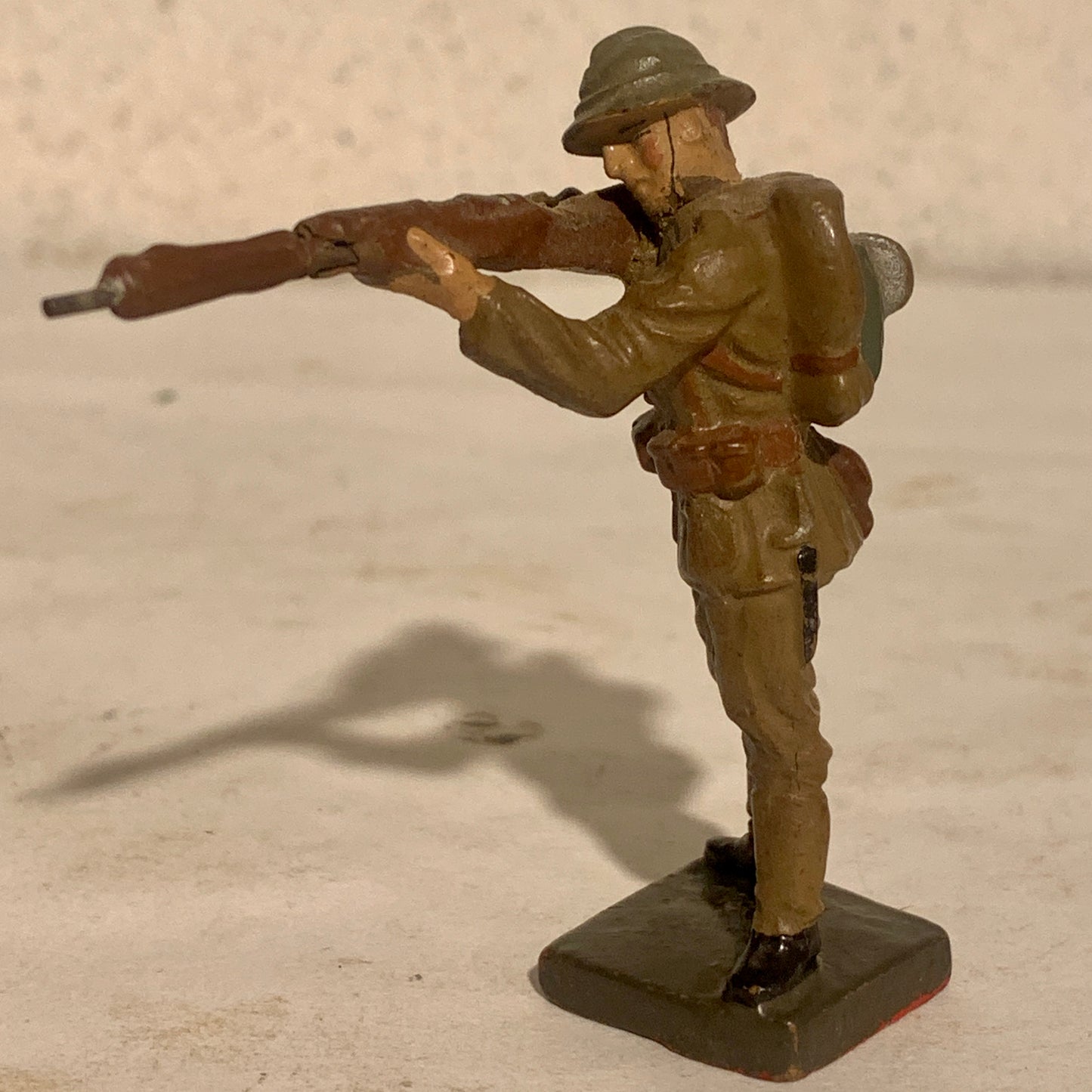 Lineol fransk soldat, med gevær, fra 1930érne