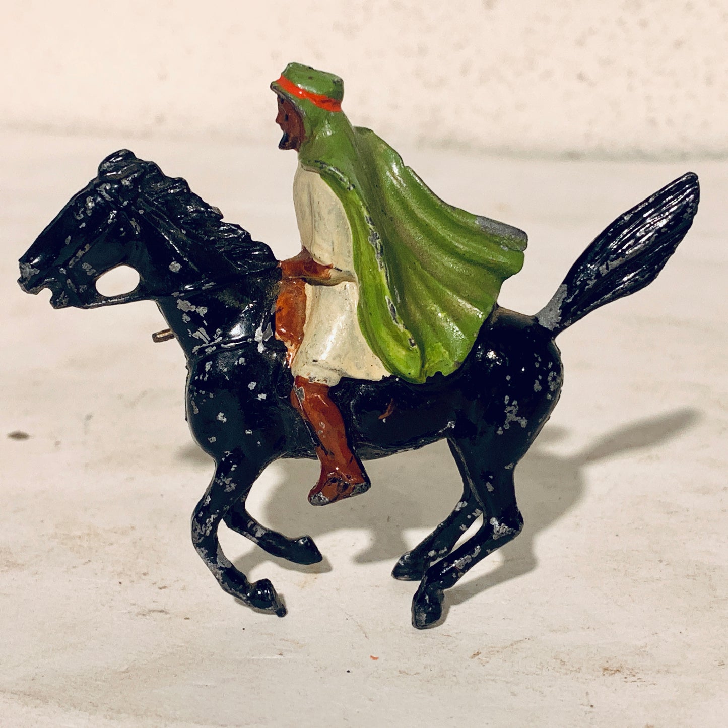 Antique Britains Deetail tin soldier, Arab on horseback, from the early 1900s.