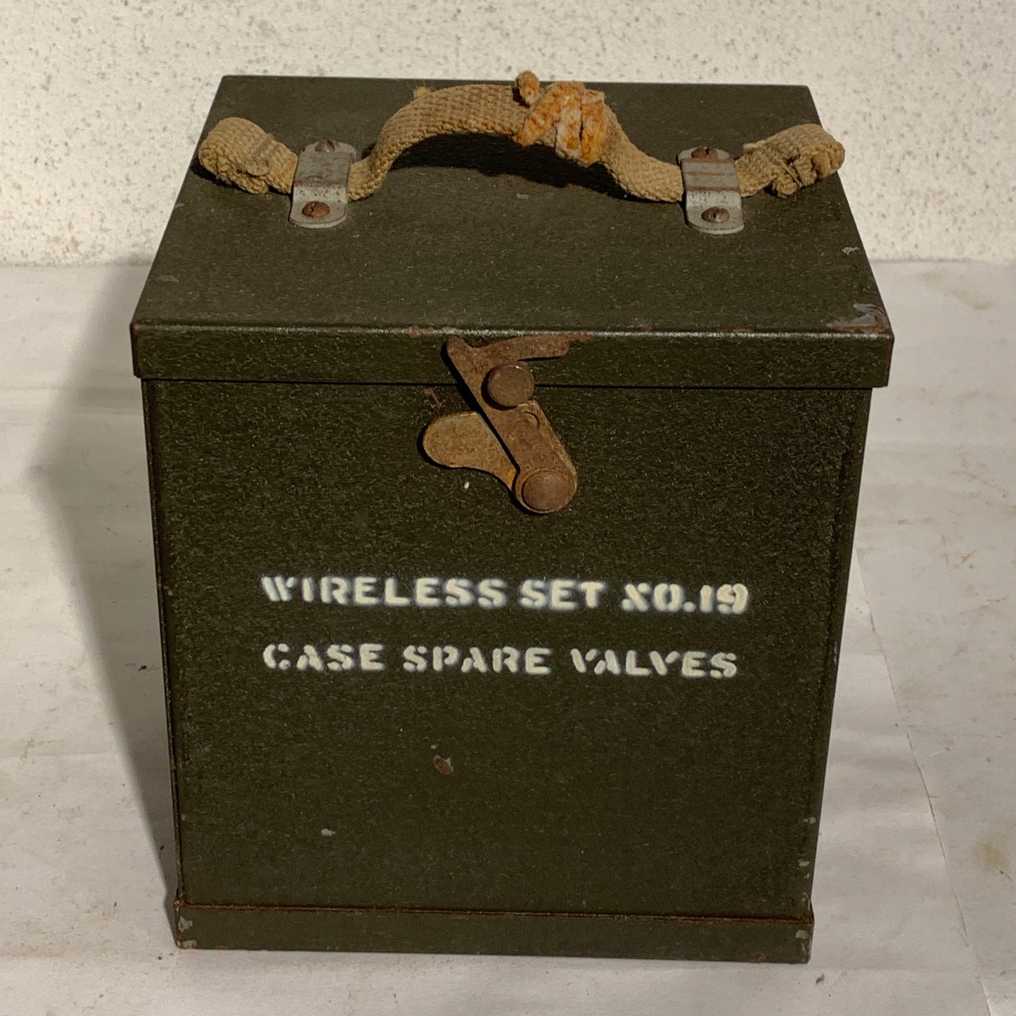 Original engelsk WW2 reserve radiorørs sæt No.19, fra 1939-1945.