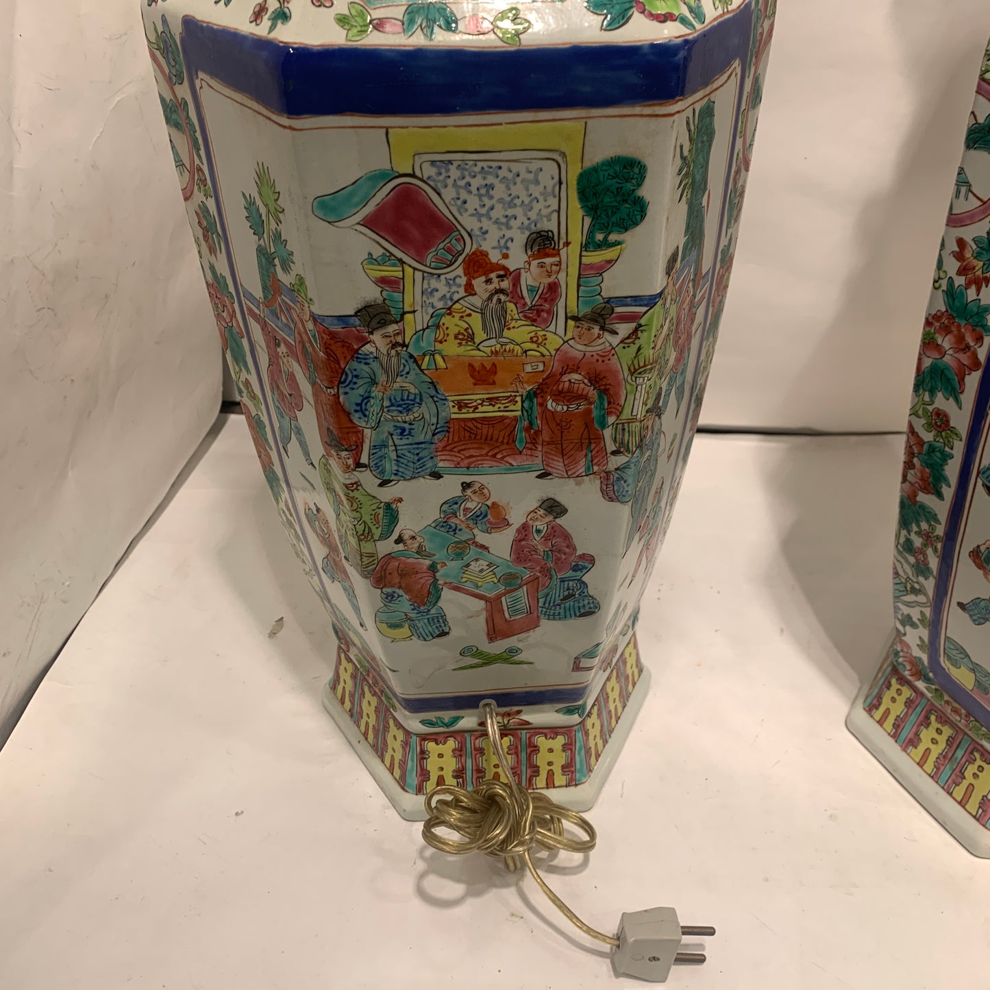 Ældre store kinesiske Guangzhou porcelæns gulvlamper