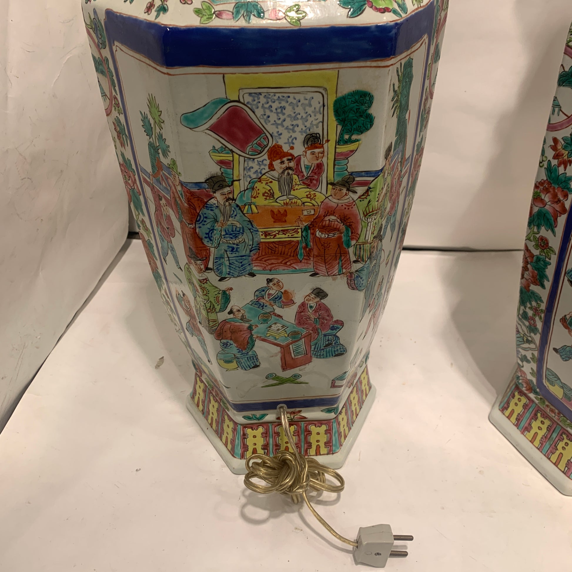Ældre store kinesiske Guangzhou porcelæns gulvlamper