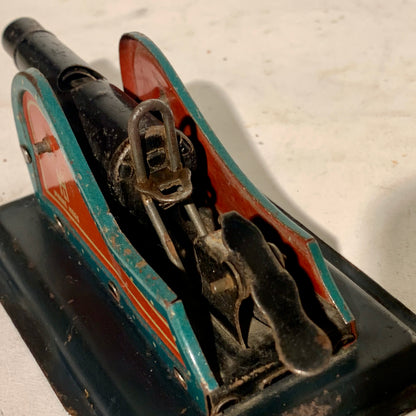German MARKE HESS WW1 tin toy cannon, from the 1920s/30s.