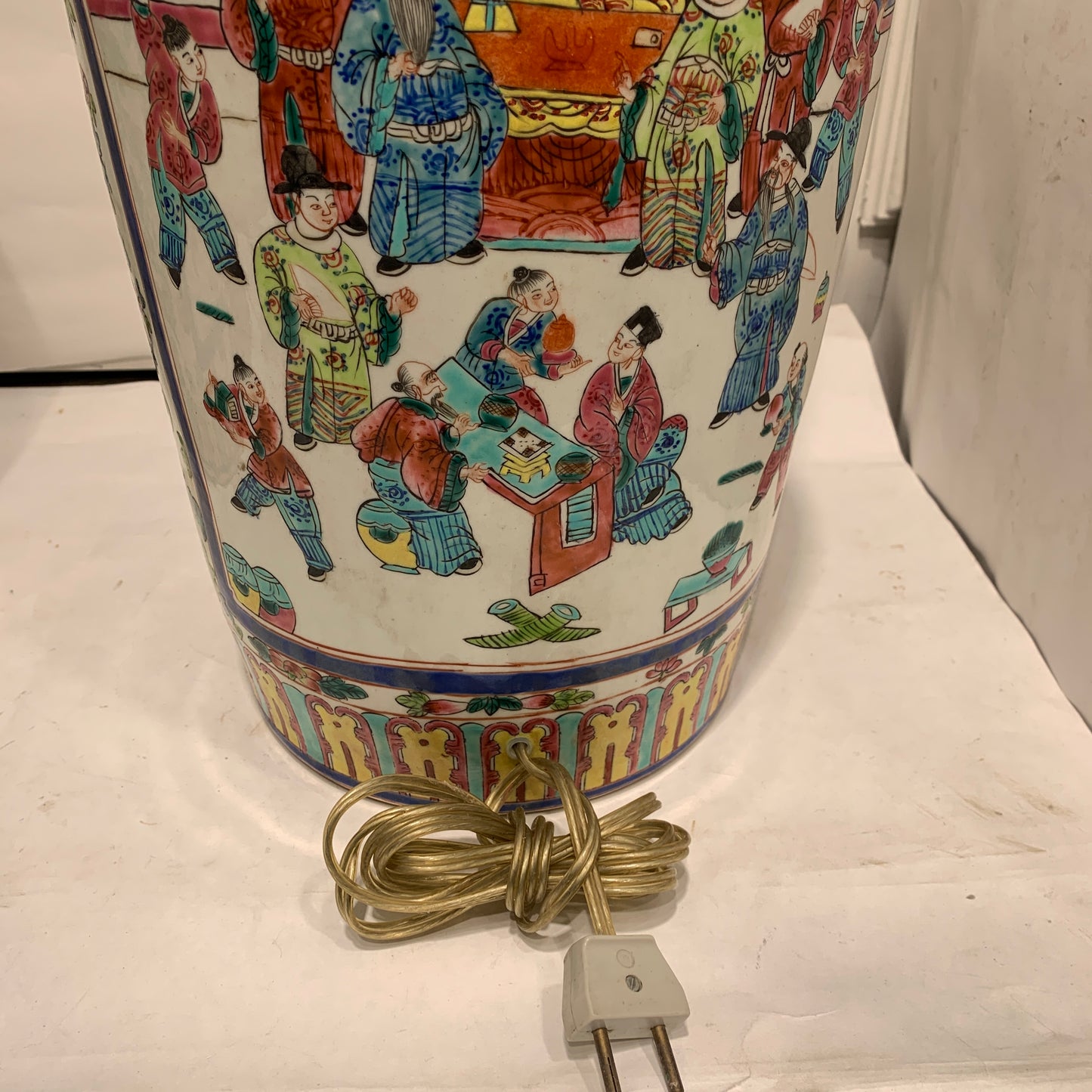 Ældre store kinesiske Guangzhou porcelæns gulvlamper, stemplet.