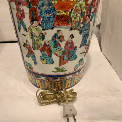 Ældre store kinesiske Guangzhou porcelæns gulvlamper, stemplet.