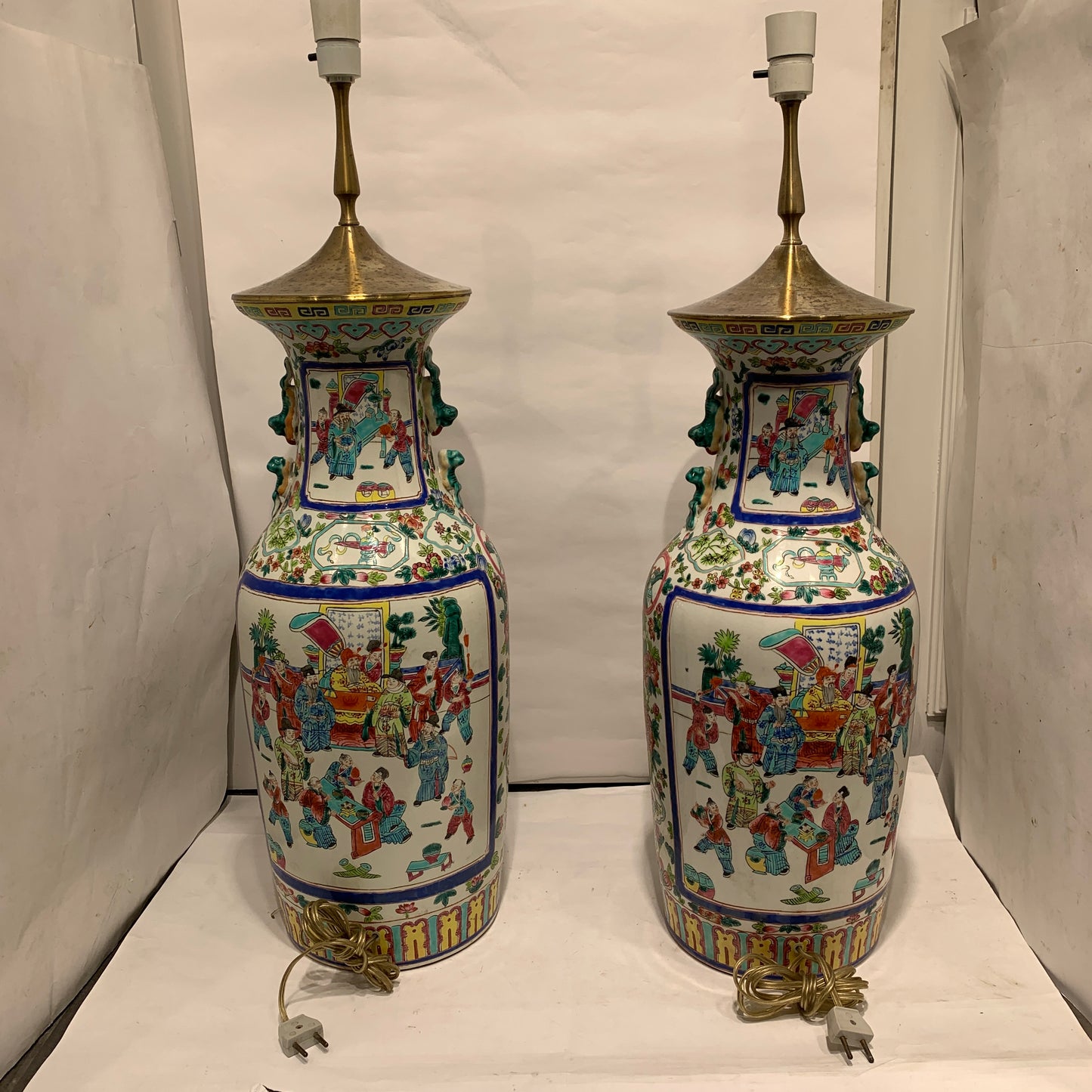 Ældre store kinesiske Guangzhou porcelæns gulvlamper, stemplet.