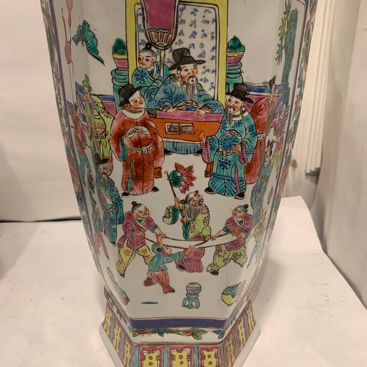 Guangzhou porcelæns gulvlamper fra Kina. Vintage og antikke genstande