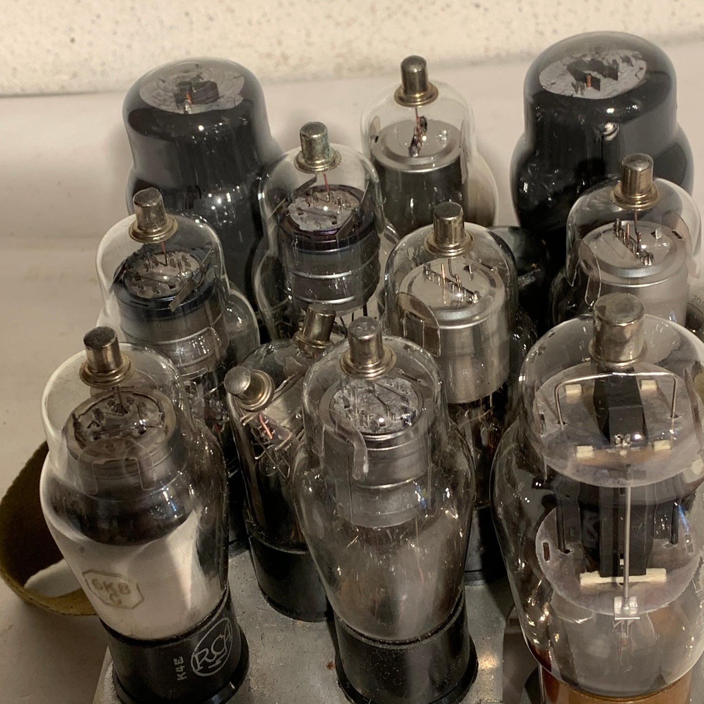 Original engelsk WW2 reserve radiorørs sæt No.19, fra 1939-1945.