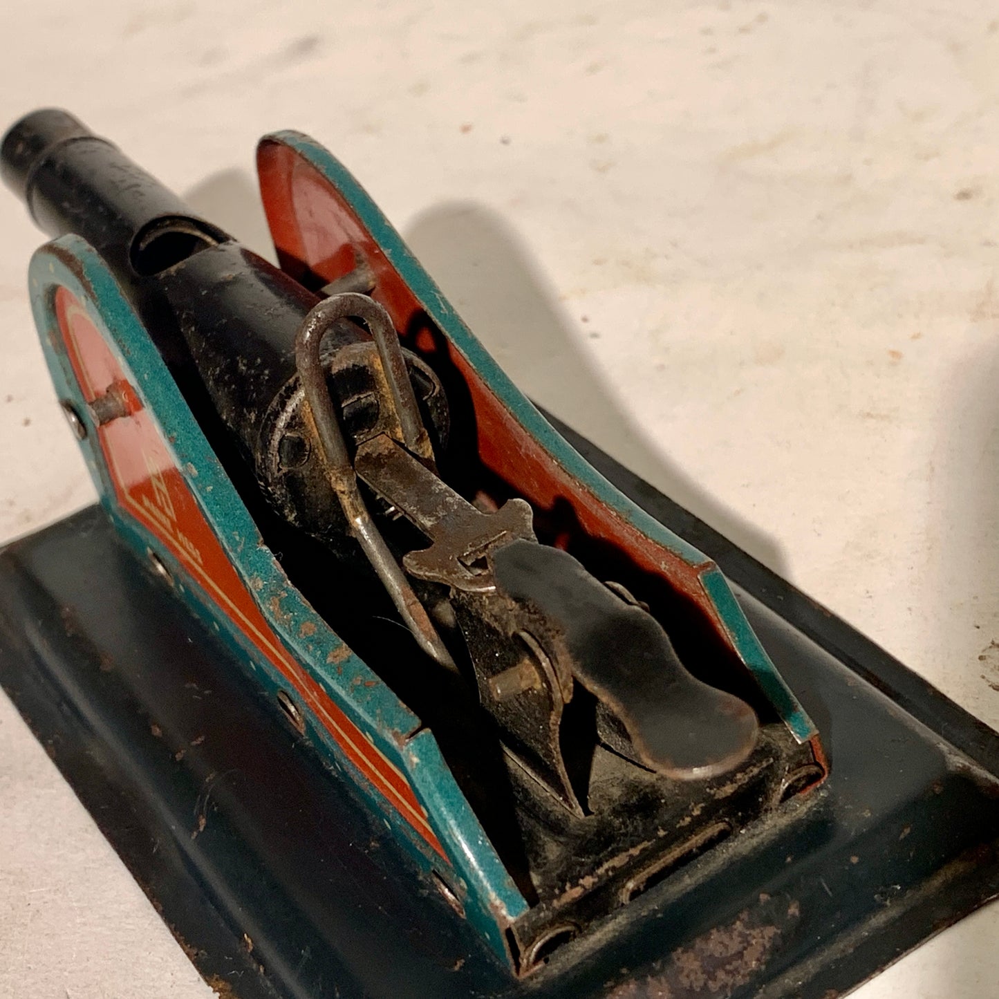 German MARKE HESS WW1 tin toy cannon, from the 1920s/30s.