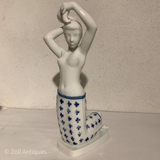 Johannes Hedegaard, Pige sætter hår, porcelænsfigur for Royal Copenhagen