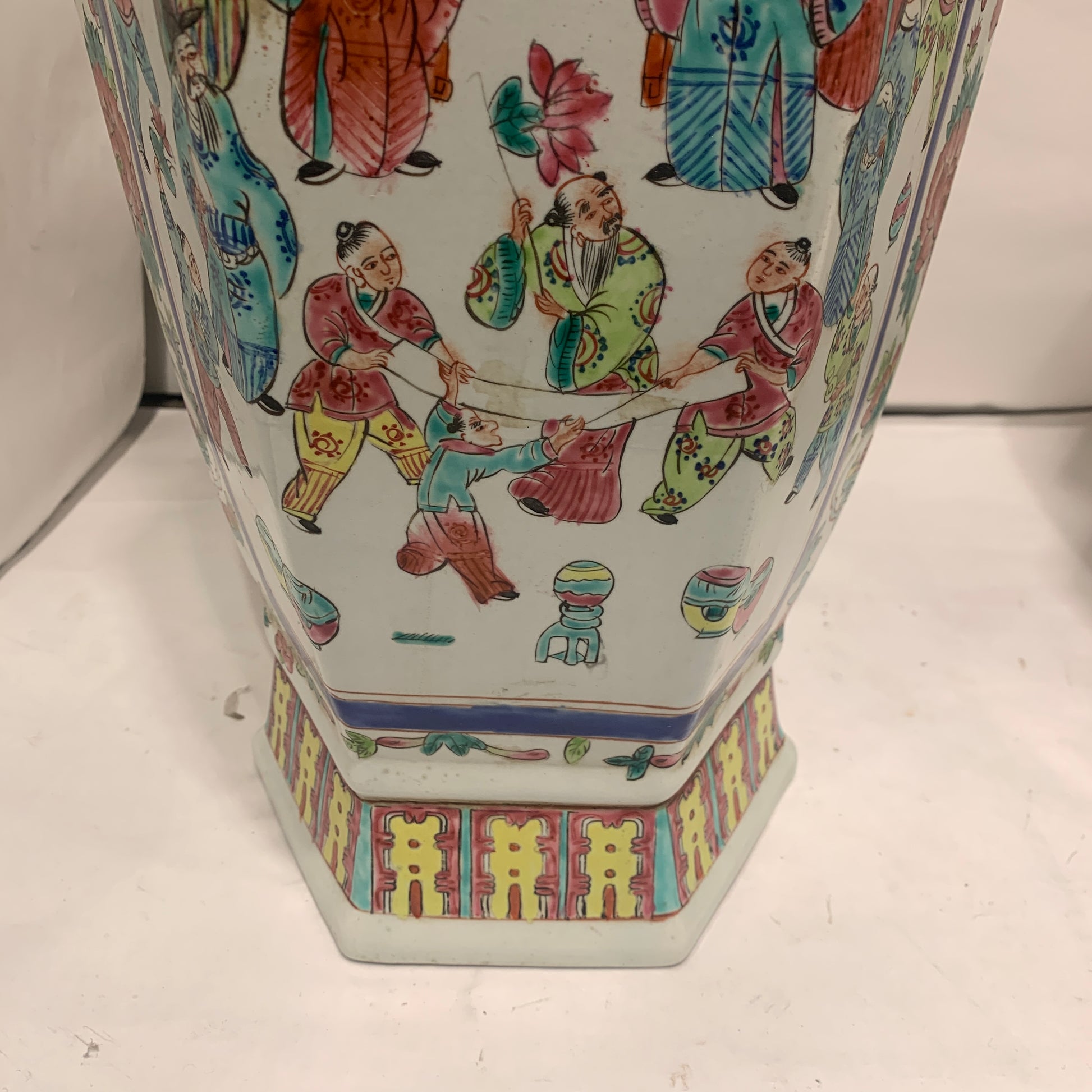 Guangzhou porcelæns gulvlamper fra Kina. Vintage og antikke genstande