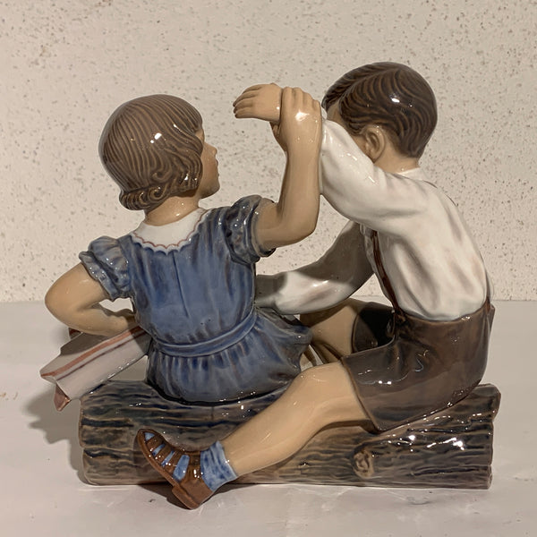 Dahl Jensen porcelæns figur, dreng og pige med skib.