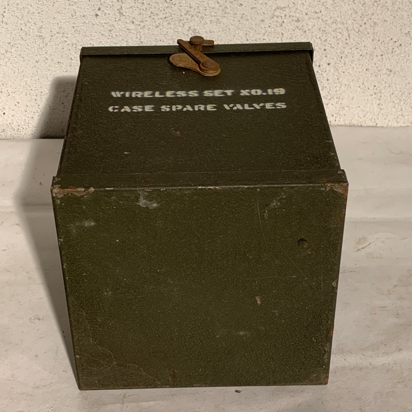 Original engelsk WW2 reserve radiorørs sæt No.19, fra 1939-1945.