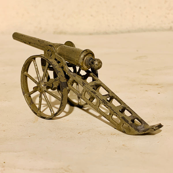 Antik metal legetøjs kanon, fra start 1900 tallet.