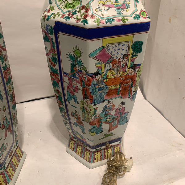 Ældre store kinesiske Guangzhou porcelæns gulvlamper.
