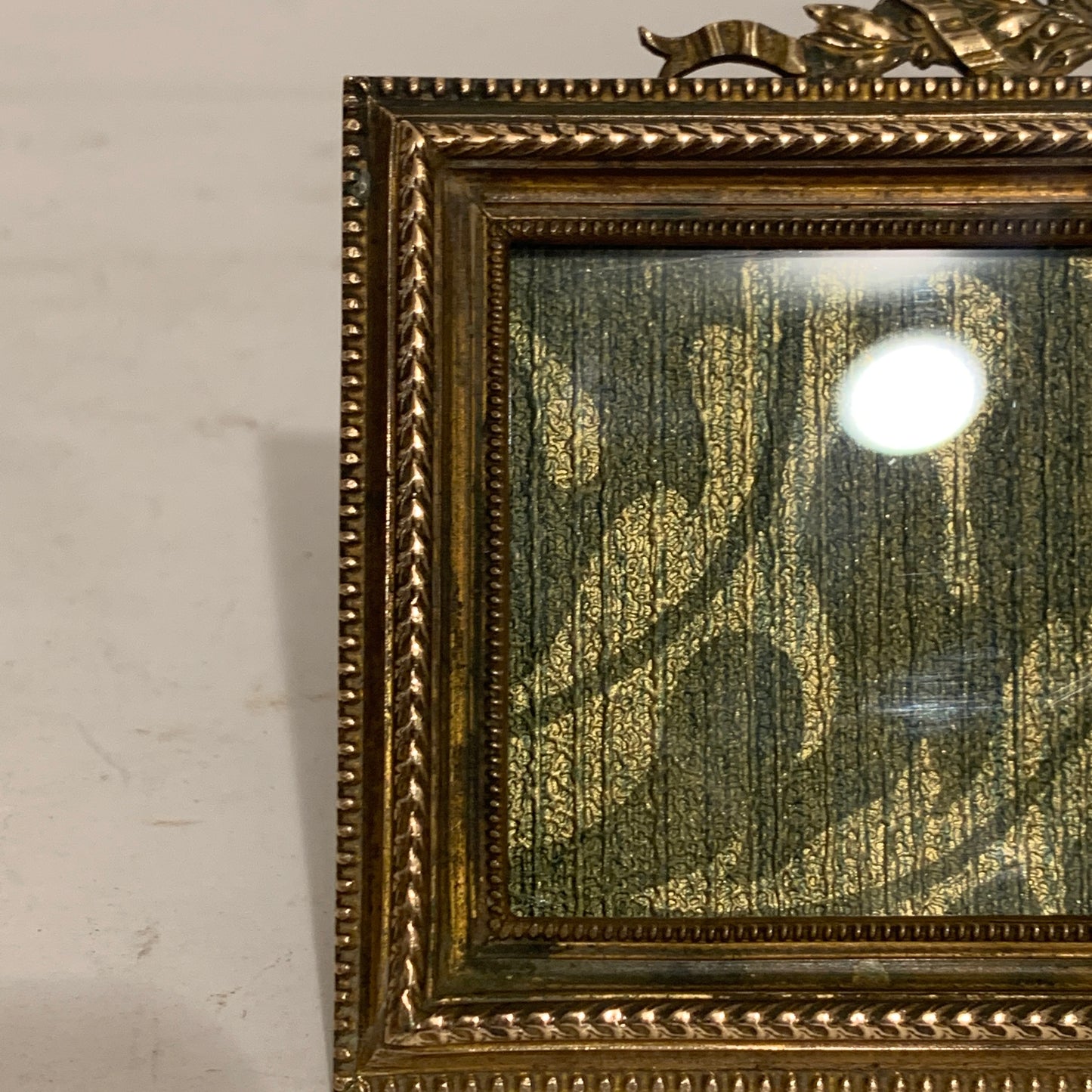 Antique French bronze frame, from the 19th century.