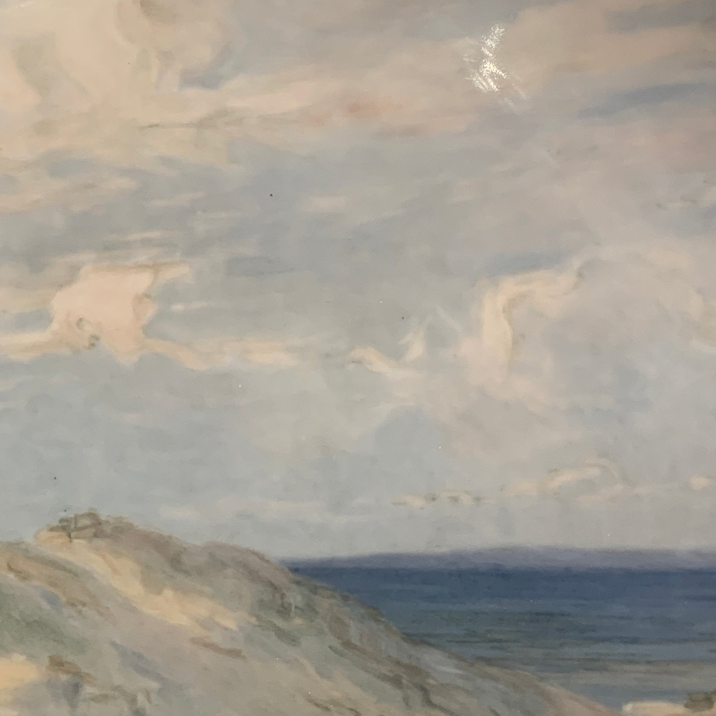 "Bing & Grøndahl Unika Vægtallerken af K. Bussenius" er en unik vægtallerken, der er designet af den berømte danske kunstner K. Bu