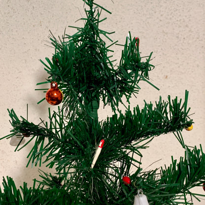 Gammelt julepynt, vintage plastik juletræ, midt/slut 1900 tallet.