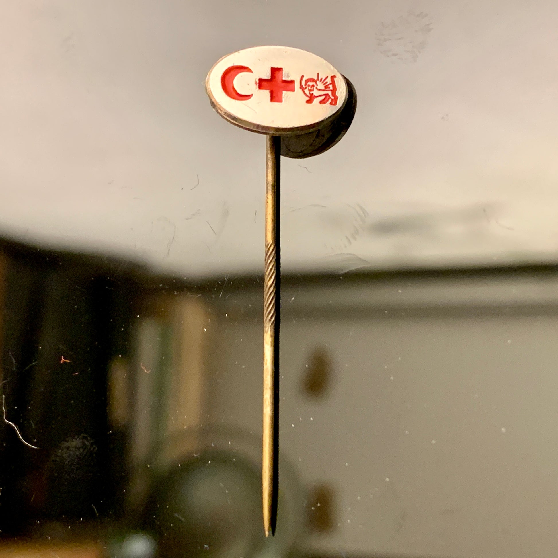 Vintage Røde Kors m.m. mærke