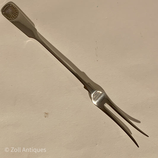 En musling pålægsgaffel i sølv