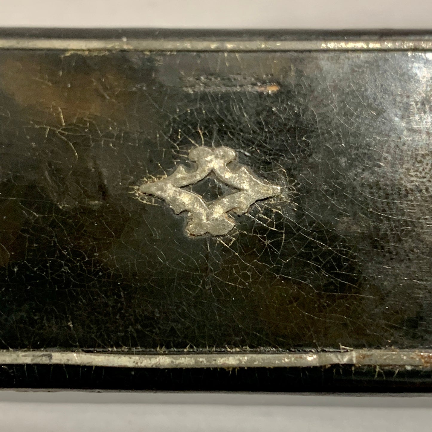 Victorian black lacquered pill box, from the 19th century.