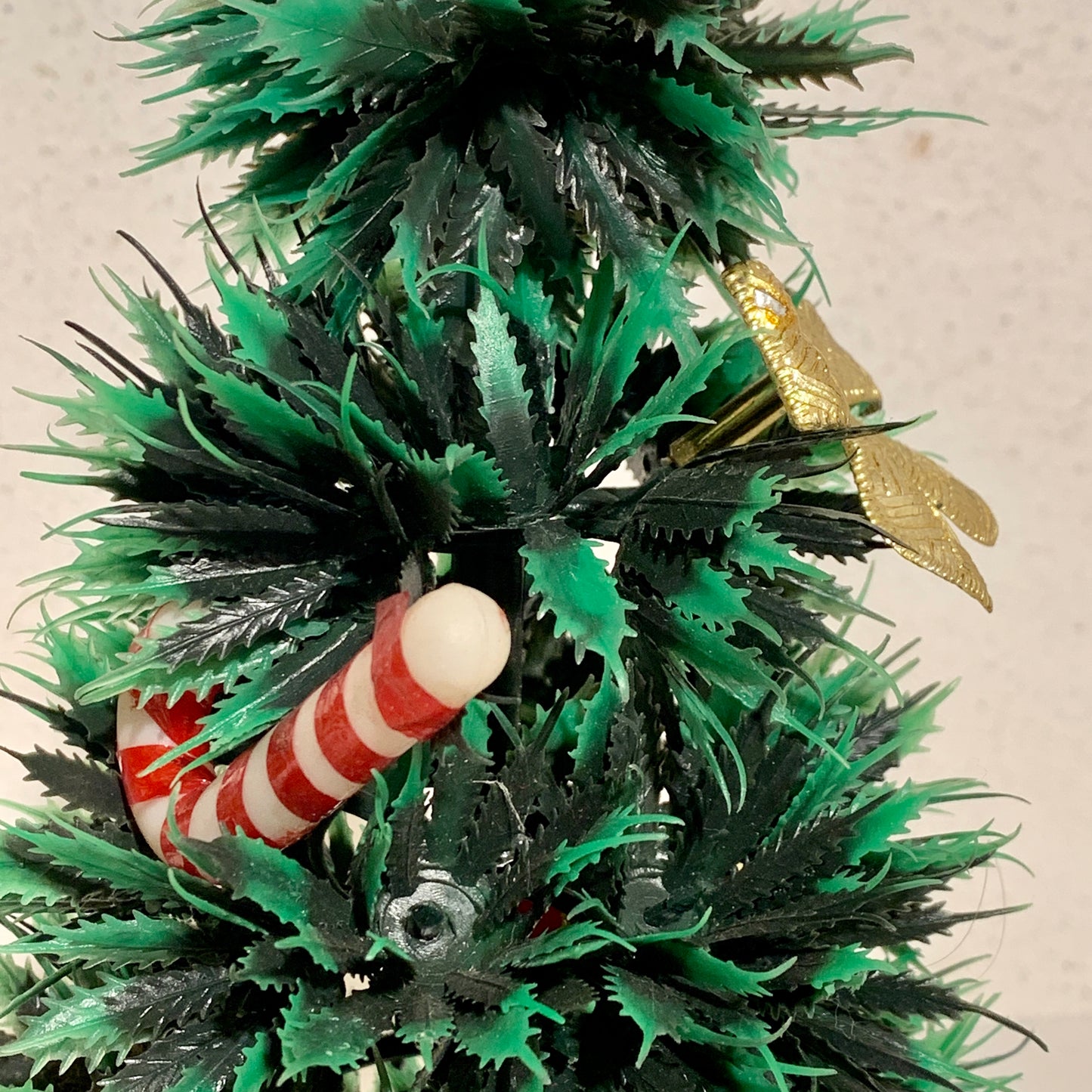 Gammelt julepynt, vintage plastik juletræ, midt 1900 tallet.