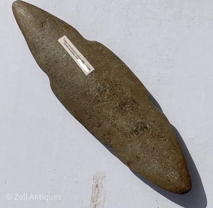 Præcolumbiansk oldsag. Ceremoniel økse i sten. Taino stammen. År 450-1100