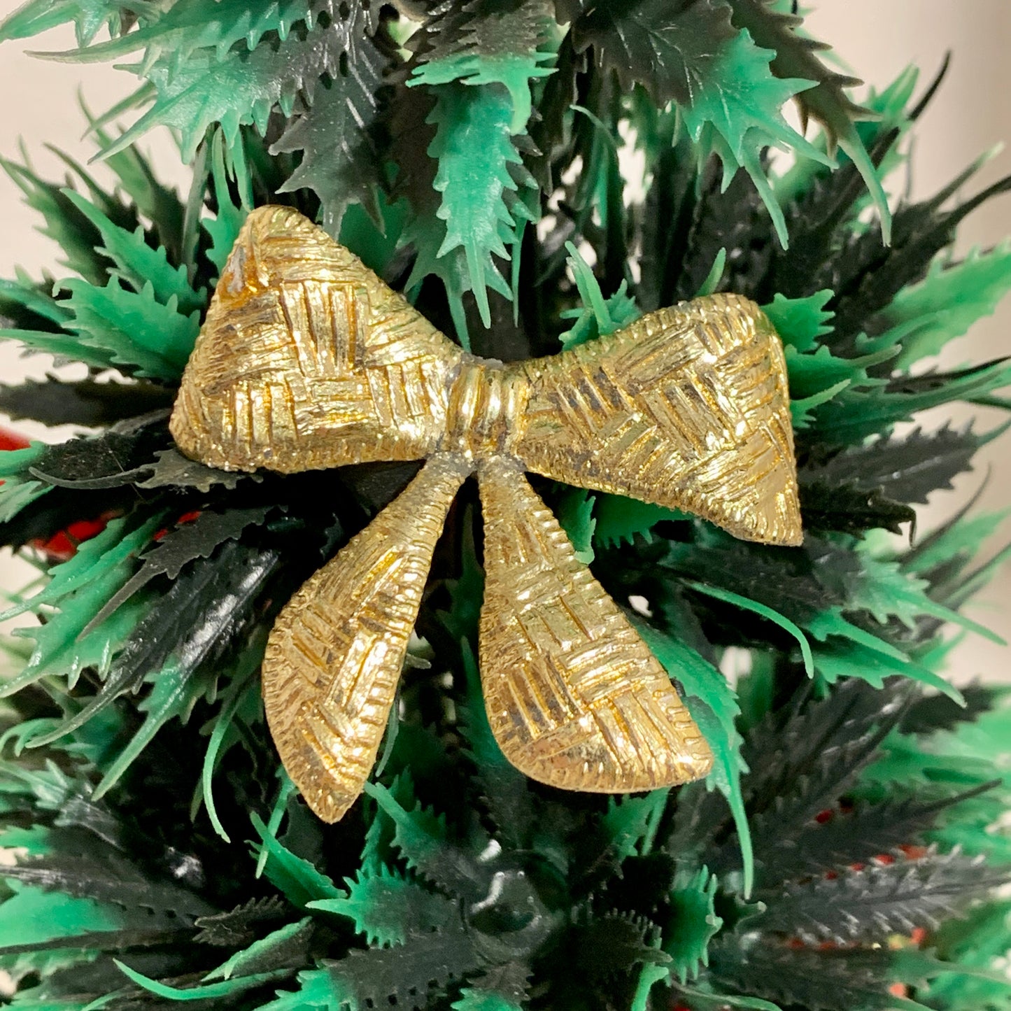 Gammelt julepynt, vintage plastik juletræ, midt 1900 tallet.