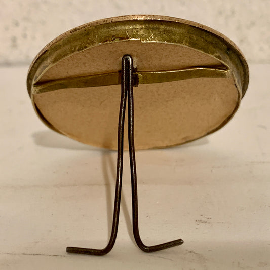 Antique oval enamel frame, from the 19th century.