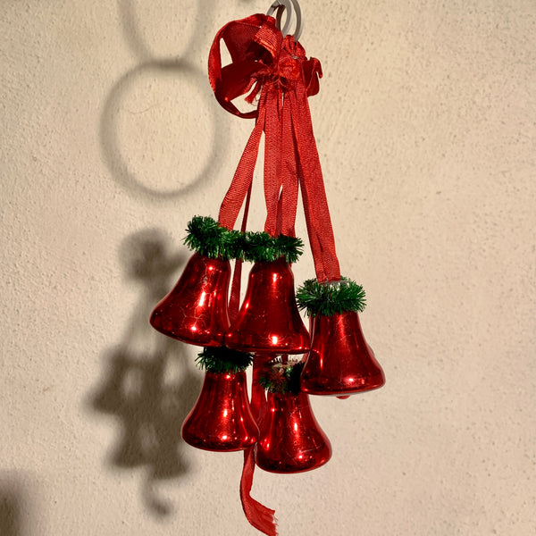 Gammelt julepynt, dekoration af glas klokker, fra 1960érne.