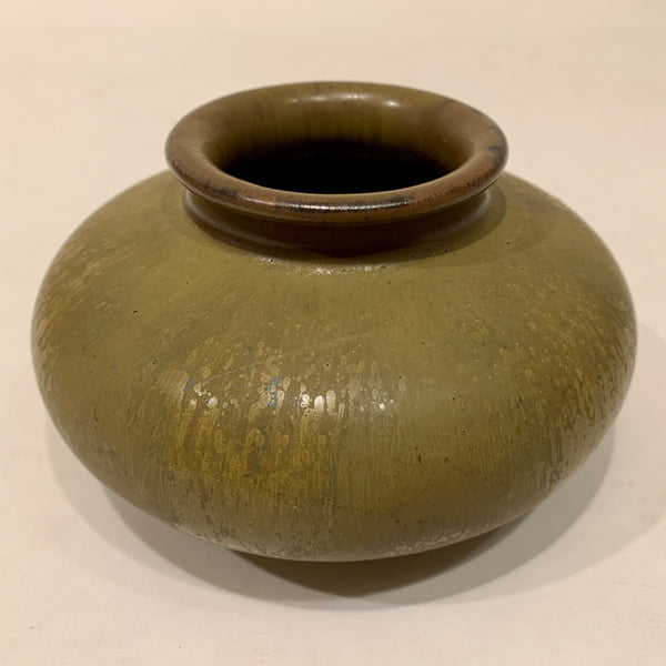 Stentøjs vase med tyk grøn glasur, signeret.