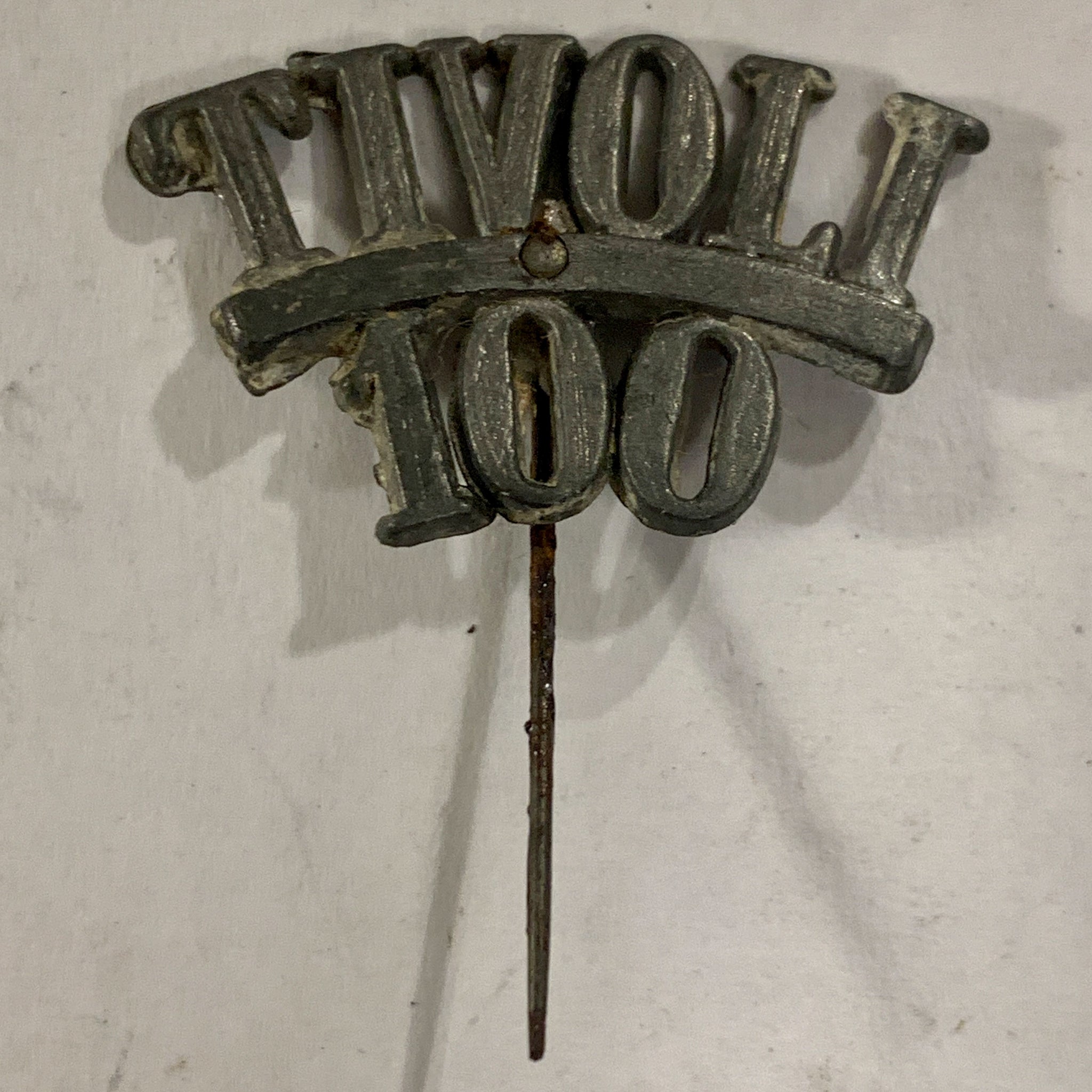 Tivoli 100 års jubilæums nål, fra 1943.