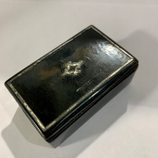 Viktoriansk sortlakeret pille æske, fra 1800 tallet