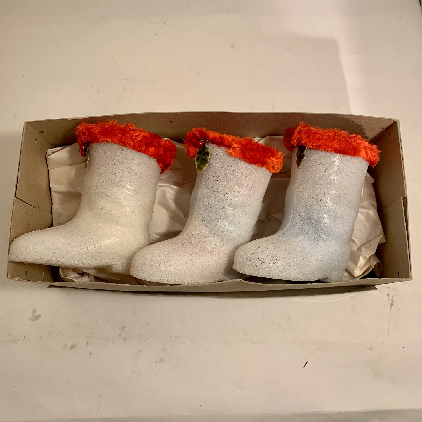 Gammelt julepynt, jule slikstøvler fra 1960érne