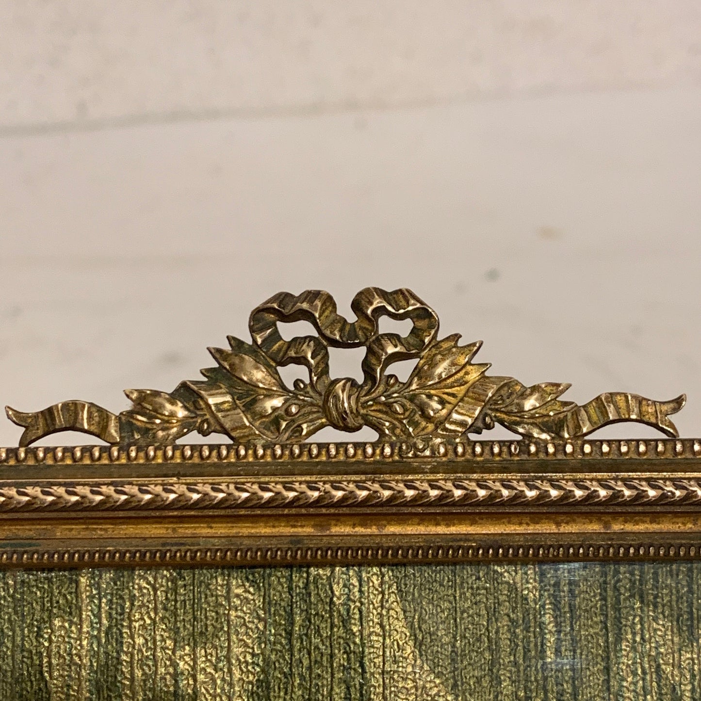 Antique French bronze frame, from the 19th century.