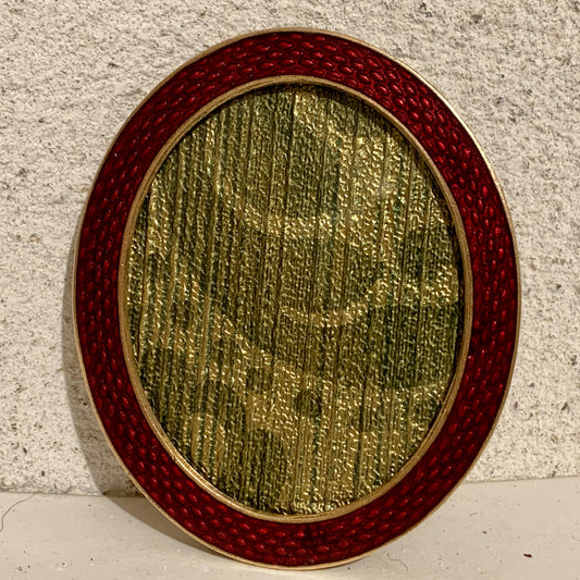 Antique oval enamel frame, from the 19th century.