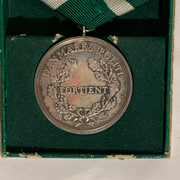 Danmarks Politi Fortjenst medalje, i original æske.