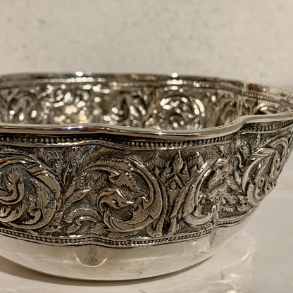Antik Burmesisk repousse sølv skål, fra slut 1800 tallet