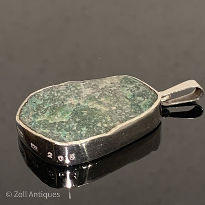 Per Sax Møller, København (1976-) vedhæng i sterling sølv med Fuchsite krystal