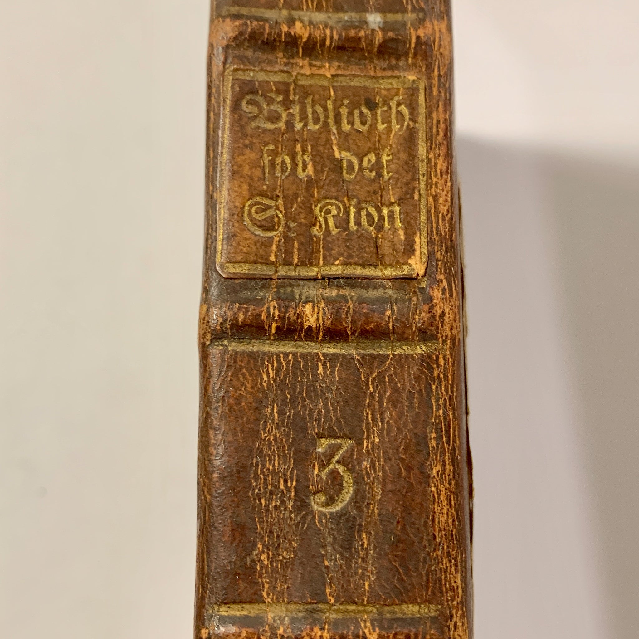 Bibliothek for det smukke kiøn 3.Bind. Gyldendals Forlag, 1785, 1.Udgave, 1. Oplag.