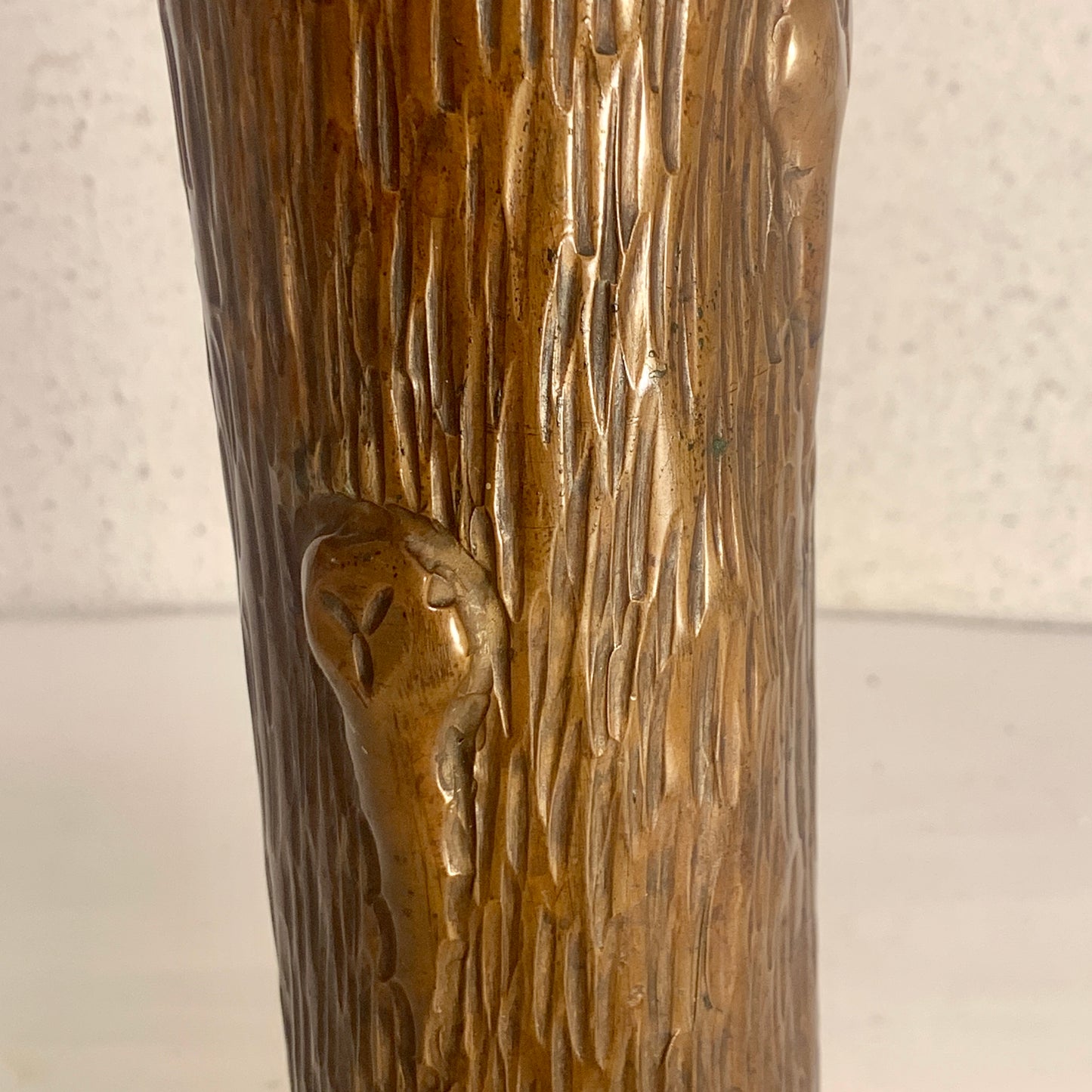 Antik bronze blomstervase, iform af træstamme, fra start 1900 tallet